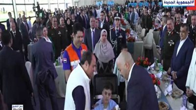 عاجل.. الرئيس السيسي يصافح الأطفال الفلسطينيين المشاركين في احتفال عيد الفطر المبارك