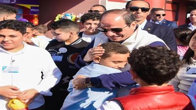 الرئيس السيسي يشارك أسر وأبناء الشهداء احتفالية عيد الفطر المبارك