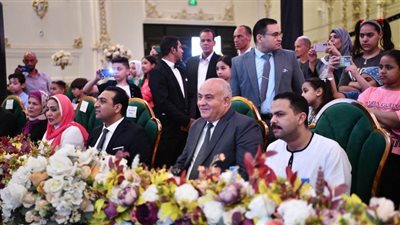 أشرف رشاد ومحافظ قنا يشاركان 
