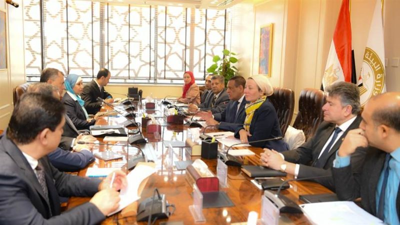 خلال الاجتماع