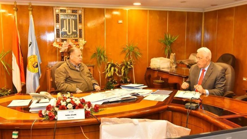 محافظ أسيوط خلال