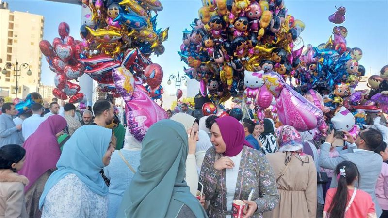 كرنفالات شعبية للاحتفال