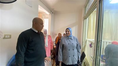 رئيس حي غرب الإسكندرية تشارك الأطفال بدار المعثورعليهم بهجة عيد الفطر