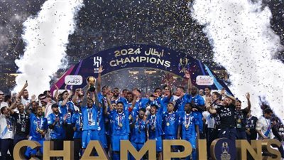 فرّح جماهيره بالعيد.. بالصور الهلال السعودي يقتنص كأس السوبر من الاتحاد
