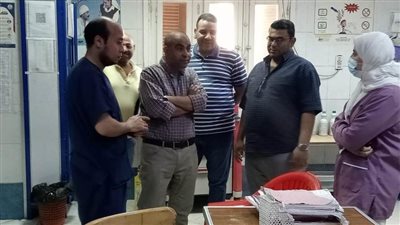 صحة أسيوط تُحيل 9 أطباء و8 ممرضات للتحقيقات لعدم وجودهم بالعمل.. صور 