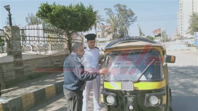 ضبط 9 مركبات توكتوك مخالفة وحصر وترقيم وتكويد التكاتك