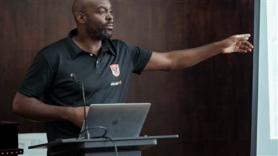 محاضرة ڤيديو للاعبي يد الأهلي بالجزائر ‏استعدادًا للسوبر وكأس الكؤوس