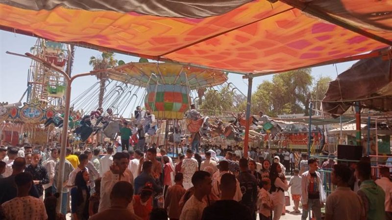 زحام المواطنين علي