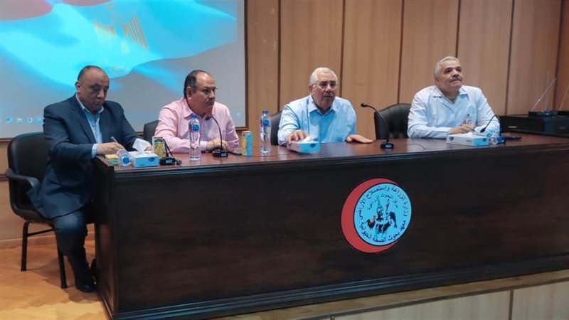 وزير الزراعة خلال