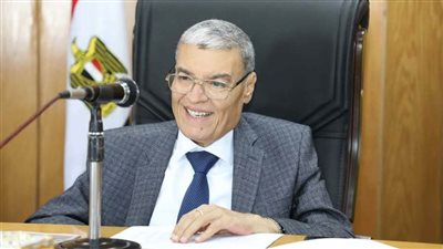 محافظ المنيا يوجه بتيسير عمليات توريد القمح وتخصيص سيارات نقل لصغار المزارعين مجانا