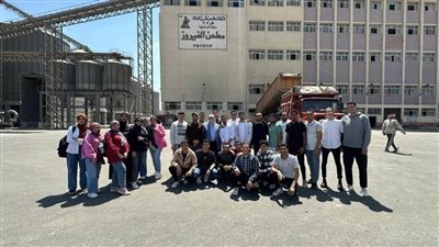 طلاب الفرقة الرابعة لزراعة القناة في زيارة لصوامع التخزين ومطاحن الفيروز