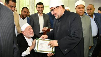 وزير الأوقاف يكرم العلماء والقراء والمبتهلين الذين شاركوا في إحياء ليالي رمضان