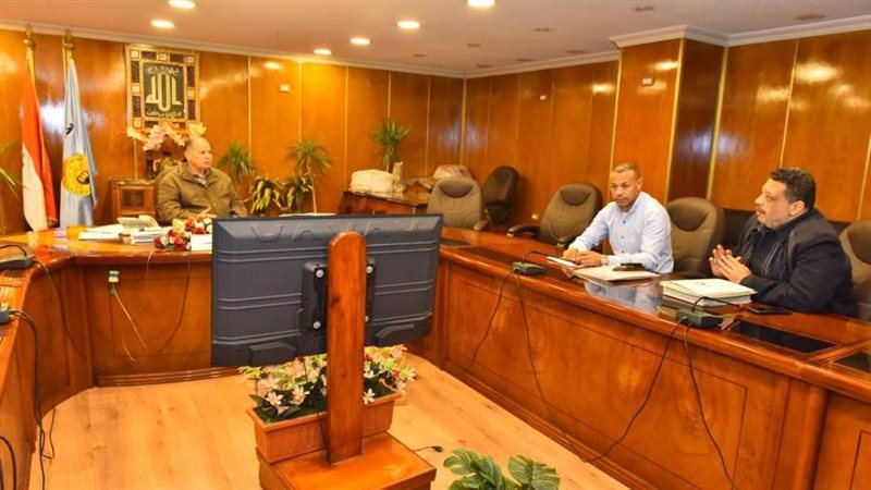 جانب من اجتماع المحافظ