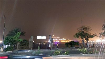 عاصفة ترابية تغطي سماء أسوان