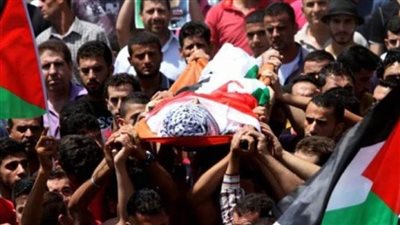 استشهاد شاب فلسطيني وإصابة اثنين بالرصاص الاحتلال بمخيم 