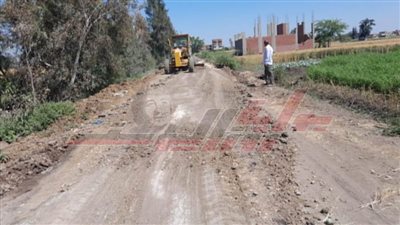 محافظ كفر الشيخ يتابع أعمال الرصف التمهيدية بقرية شباس عمير بقلين