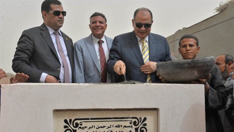 محافظ أسيوط يضع حجز