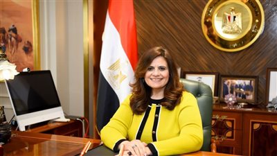 وزيرة الهجرة تنعي الفنان 