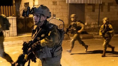 الاحتلال يعتقل طفلا من منزله بالخليل