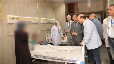 رئيس جامعة أسيوط يزور مرضى ومصابي قطاع غزة بالمستشفيات الجامعية ويتابع حالتهم الصحية