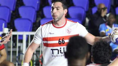 أحمد الأحمر يحصل على جائزة رجل مباراة الزمالك والترجي في كأس الكؤوس لكرة اليد