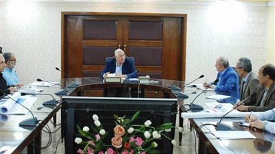 القصير يبحث موقف تقنين وضع اليد على أراضي هيئة التعمير