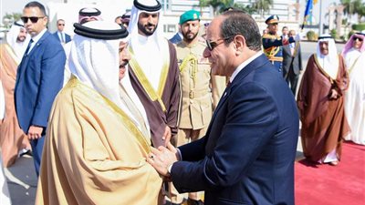 الرئيس السيسي يودع ملك البحرين بمطار القاهرة في ختام زيارته لمصر