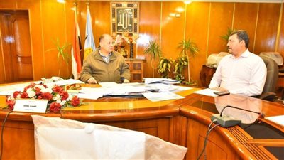 محافظ أسيوط يناقش آخر المستجدات بشأن تنفيذ مشروعات الخطة الاستثمارية 2023/2024 بمركز ساحل سليم