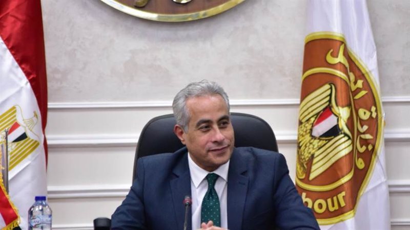 وزير العمل حسن شحاتة