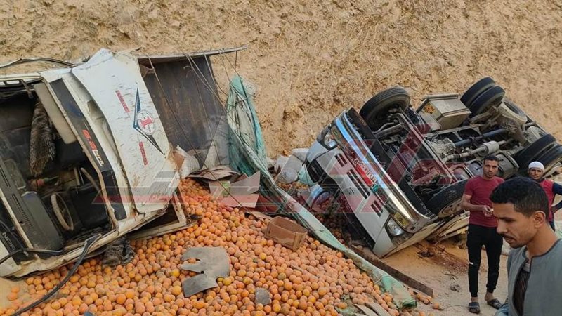 حادث انقلاب سيارتين