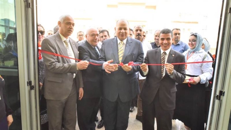 محافظ أسيوط خلال