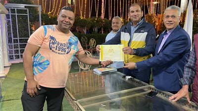 تكريم اللجنة المنظمة و الحكام في ختام بطولة الجمهوريه للكانوي والكياك 