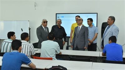 رئيس جامعة أسيوط يتفقد الجامعة الأهلية ويطمئن على انتظام الدراسة