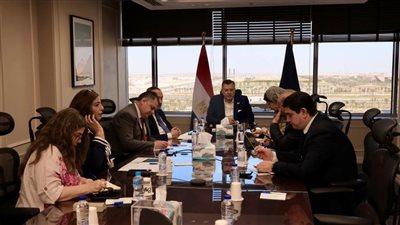 عيسى يعقد اجتماعا لاستعراض خطة مستجدات تحسين السياحة