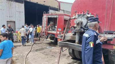 حريق هائل بـ6 مخازن أغذية وبلاستيك في الخانكة