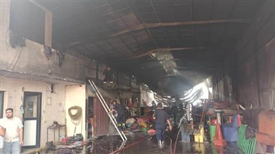 السيطرة على حريق هائل في مخزن بلاستيك في الخانكة دون خسائر بشرية