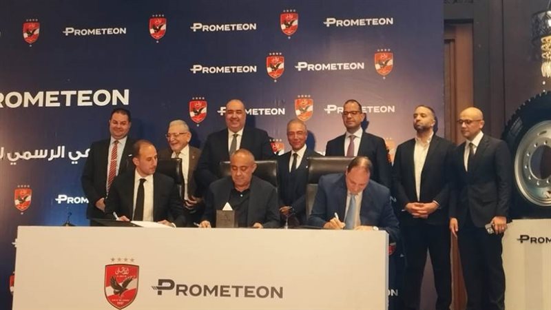 أثناء توقيع عقد الرعايه