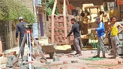 رصف ورفع كفاءة عدد من الشوارع والطرق بـ3 مراكز بالمنيا