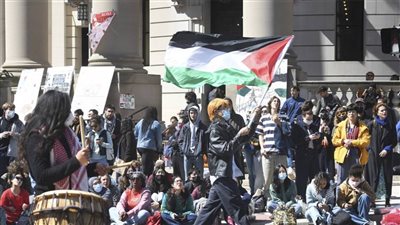 أسوشيتيد برس: احتجاجات طلابية مؤيدة للفلسطينيين تستهدف وقف العلاقات المالية للكليات الأمريكية مع إسرائيل