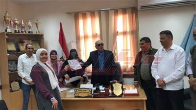 المنشاوى يكرم الطلاب الفائزين في الصحافة المدرسية