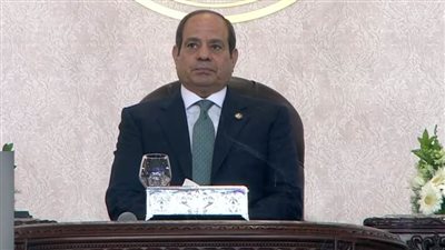 بالفيديو... الرئيس السيسي يشاهد عروض افتتاح البطولة العربية العسكرية للفروسية