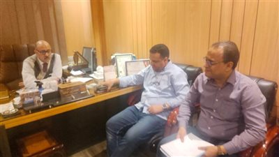 وكيل صحة أسيوط يناقش مقترح إنشاء كول سنتر في المستشفيات والمنشآت الصحية