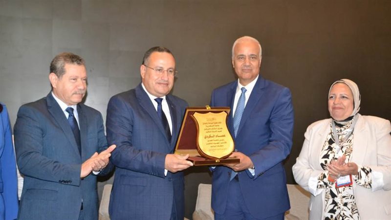 رئيس جامعة الإسكندرية