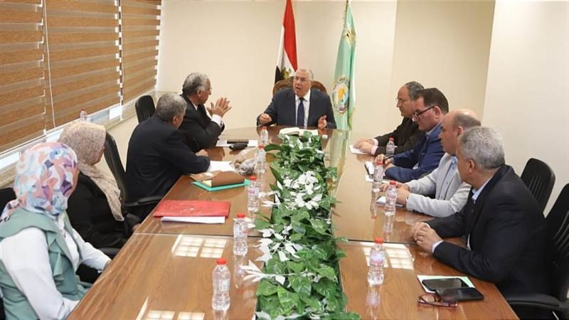 وزير الزراعة خلال