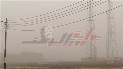 رياح محملة بالأتربة تضرب مراكز أسيوط وتحجب الرؤية.. صور