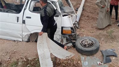 إصابة 7 أشخاص في تصادم سيارتين بأسيوط