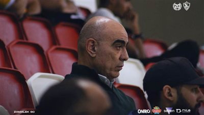 هشام نصر يجتمع مع لاعبي يد الزمالك قبل مواجهة سكيكدة الجزائري ببطولة إفريقيا