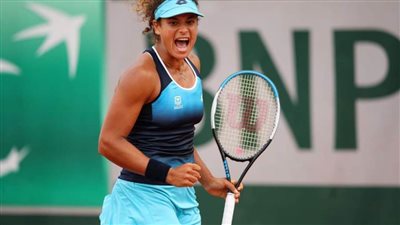 ميار شريف تتأهل للدور الثالث من بطولة مدريد للتنس