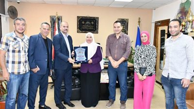 اللجنة الرياضية لجامعة قناة السويس تُكرم الدكتورة سهير أبوعيشة أمين عام الجامعة