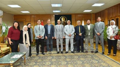 المنشاوي يستقبل المدير العلمي لمعمل عبداللطيف جميل للشرق الأوسط وشمال إفريقيا بالجامعة الأمريكية 